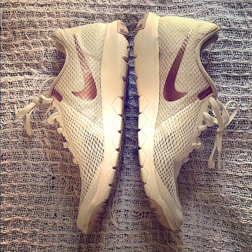 Nike Sneakers EUC Size 8/8.5